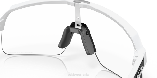 Oakley Lentile fotocromatice cu iridiu clar până la negru, cadru alb mat sutro lite (potrivire cu punte joasă) ochelari 620J454